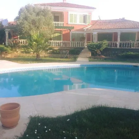 Uzun Konak Kusadası